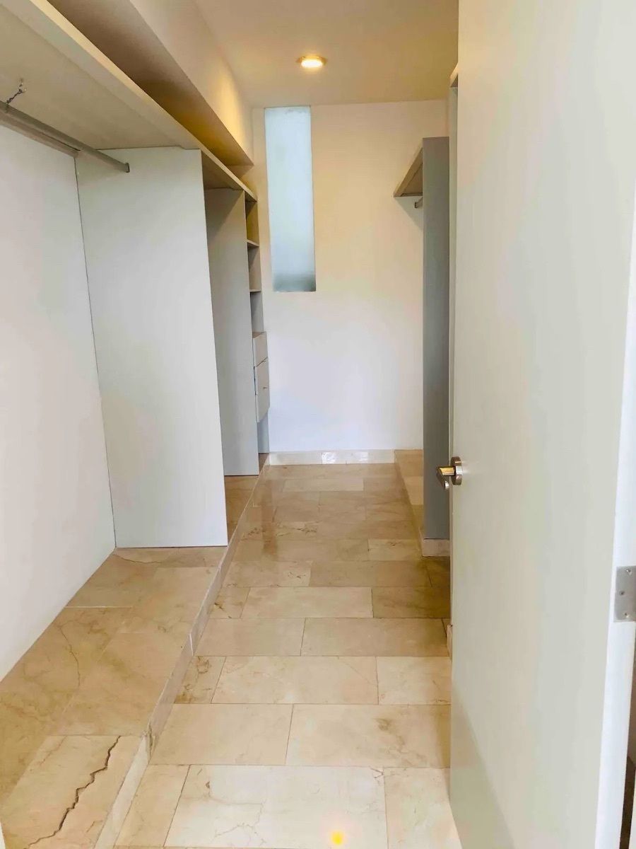 5 de 13: CLOSET VESTIDOR