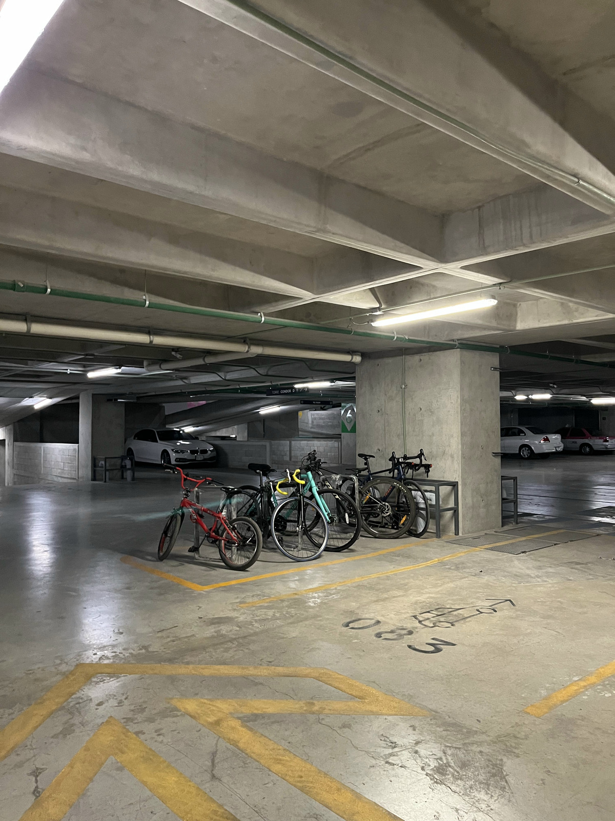 16 de 35: Estacionamiento para bicicletas