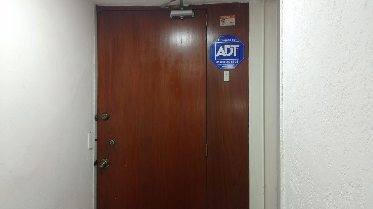 2 de 11: Puerta de Entrada a la Oficina