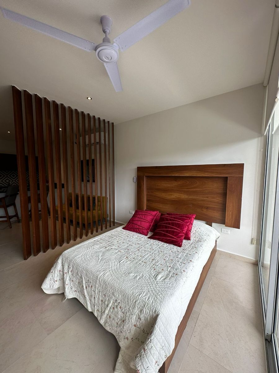 3 of 7: Hermosa recamara