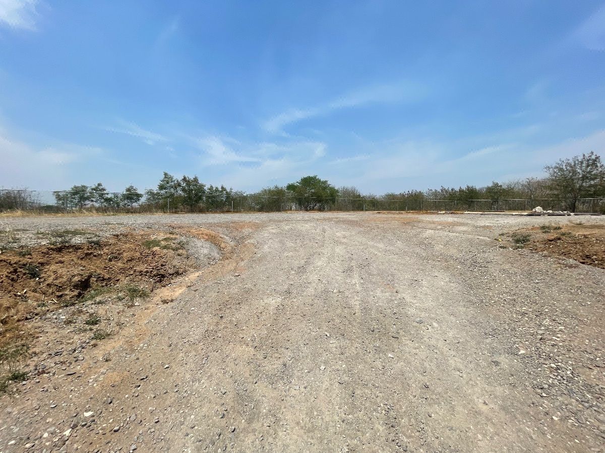 terreno e venta a orilla de la carretera