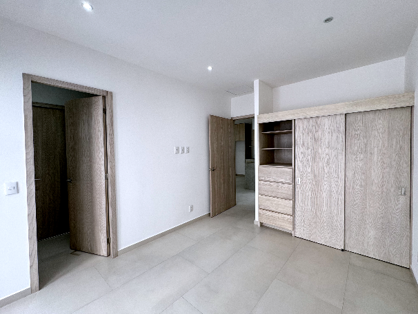 8 of 12: Recámara ppl