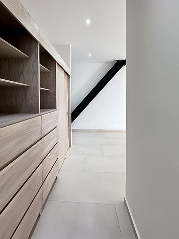 11 of 12: Vestidor de recámara principal