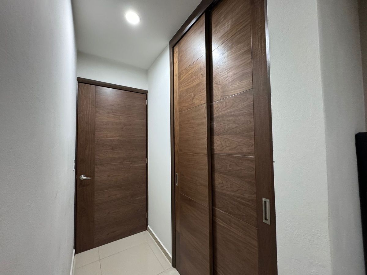 8 de 15: Closet secundario en recámara principal