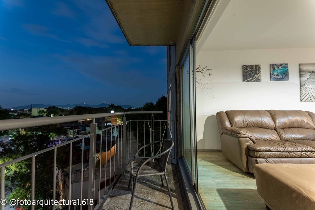 1 de 27: Amplio balcón en estancia