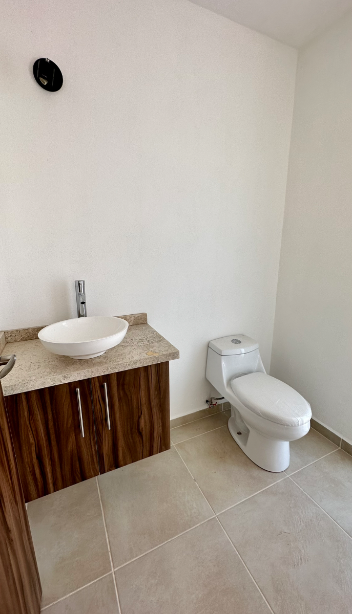 3 de 11: Medio Baño