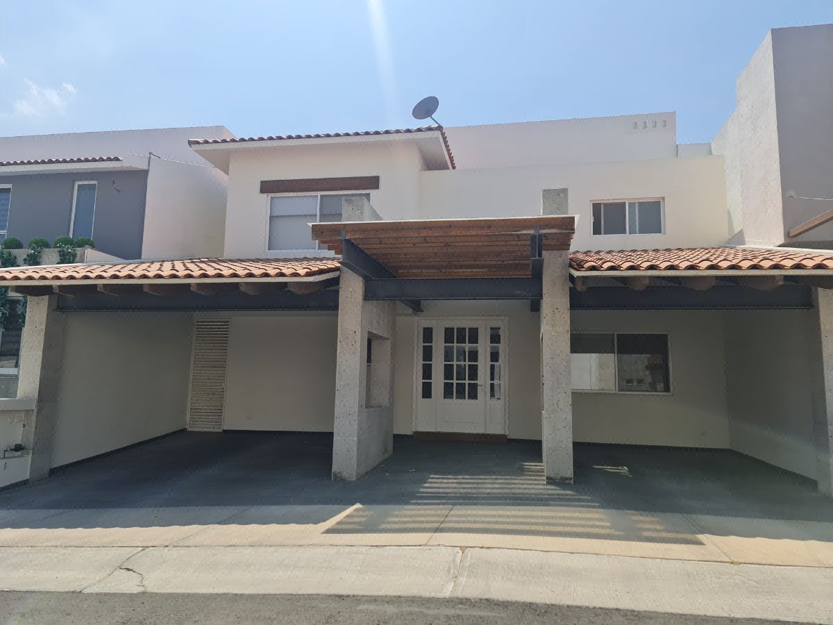 Casa en renta en privada zona residencial mision san jeronimo queretaro