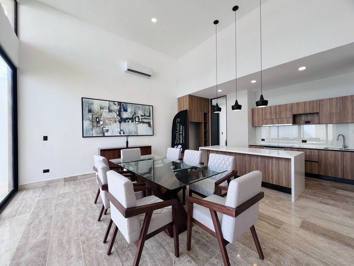 Casa en venta en privada residencial Zona Country