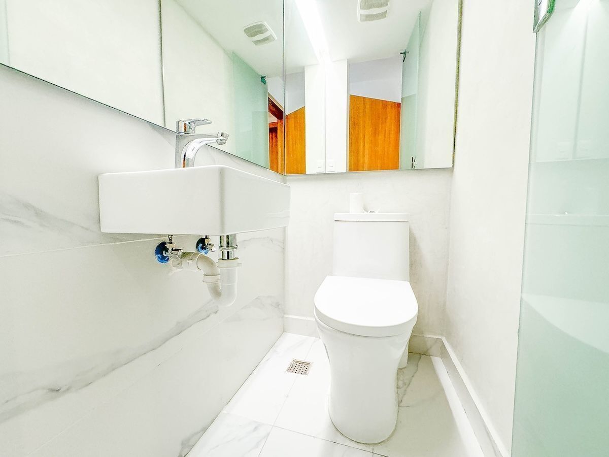 3 de 6: Baño de visita