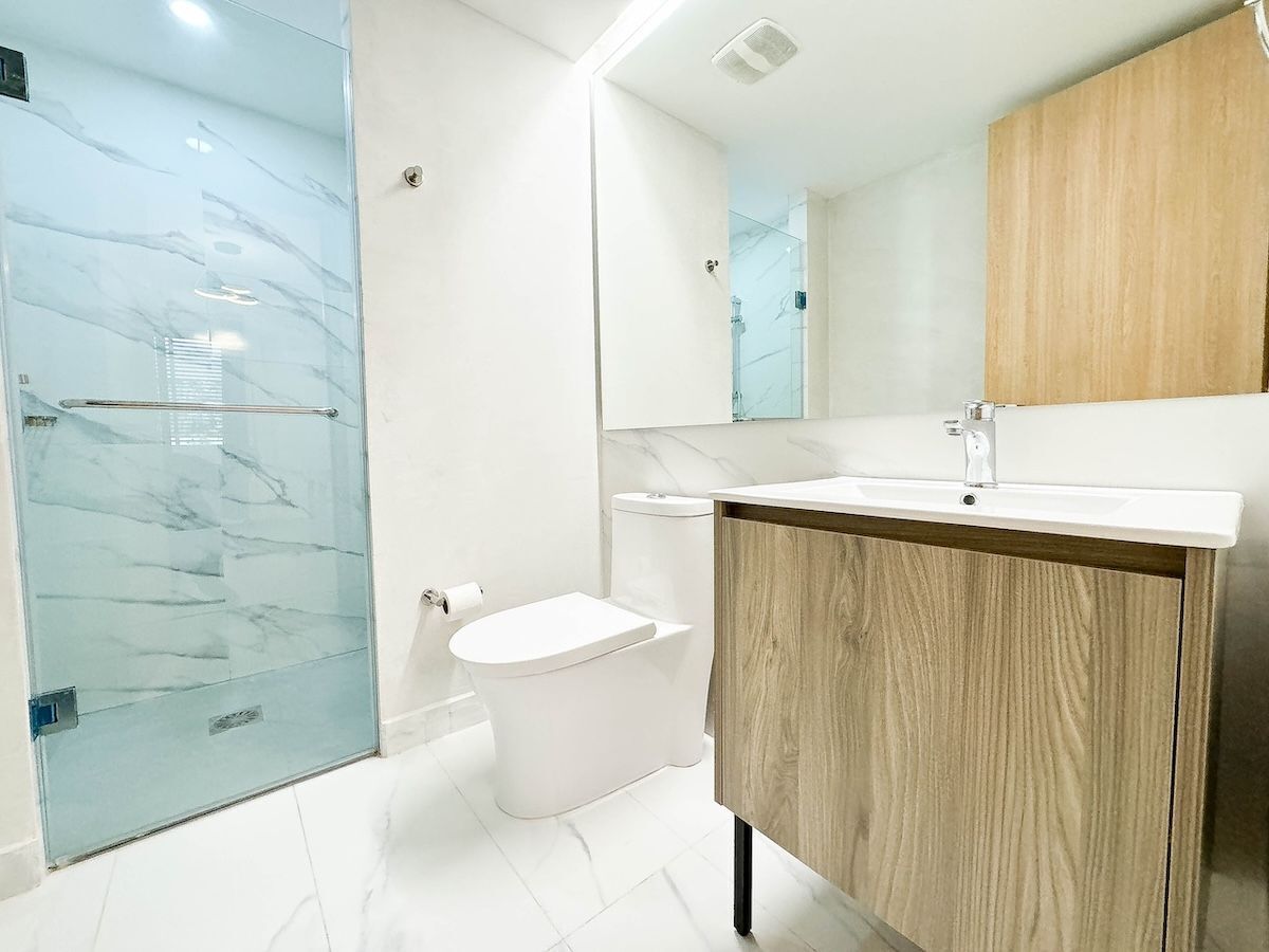 5 de 6: Baño de habitación