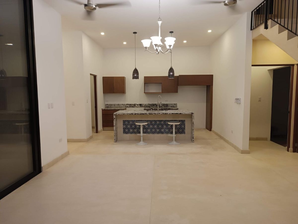 3 de 8: Kitchen and Dinning Area