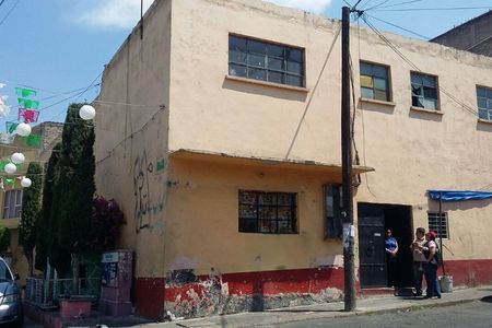 LOMA LINDA, NAUCALPAN DE JUAREZ SE VENDE CASA PARA REMODELAR EN ESQUINA