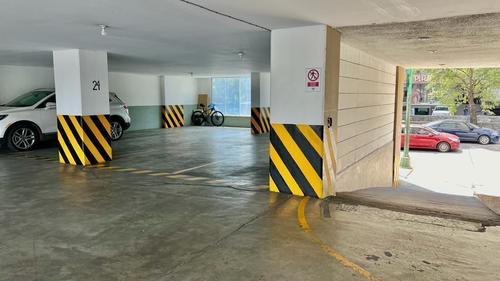 16 de 16: Área de estacionamiento