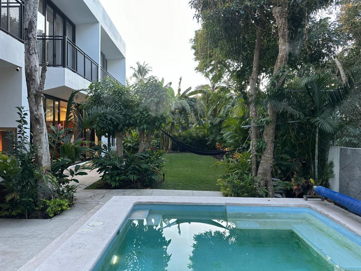 3 of 49: Alberca jardin principal