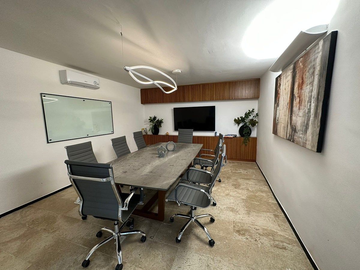 1 de 19: Sala de juntas