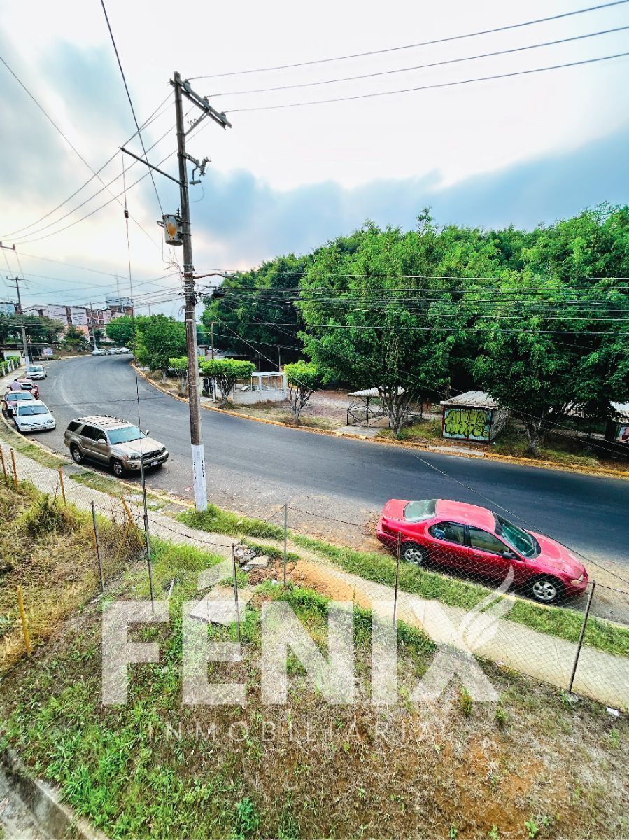 18 de 18: Vista hacia la avenida principal de Xalapa 2000: Manantiales