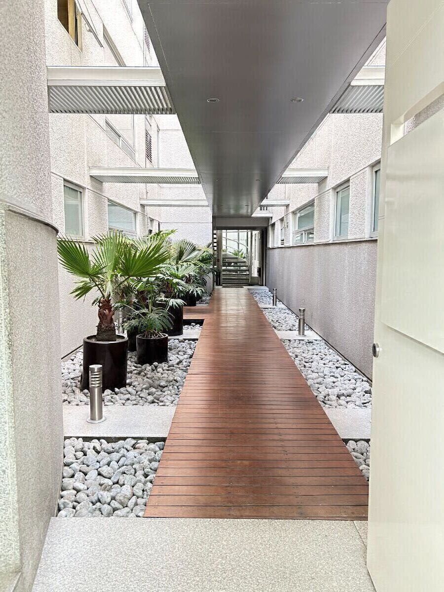 2 de 24: ENTRADA PRINCIPAL