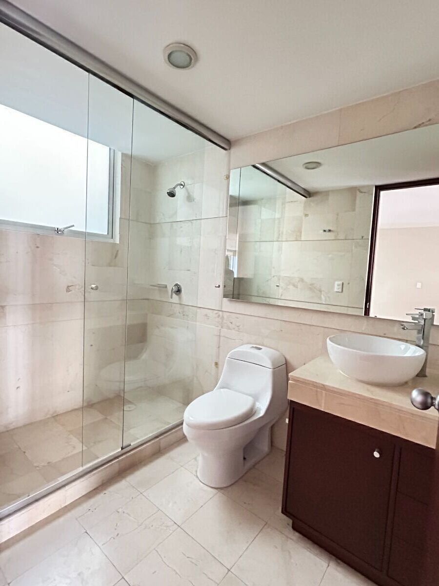 7 de 24: BAÑO COMPLETO DE ESTUDIO o CUARTO DE TV o 3ª RECAMARA