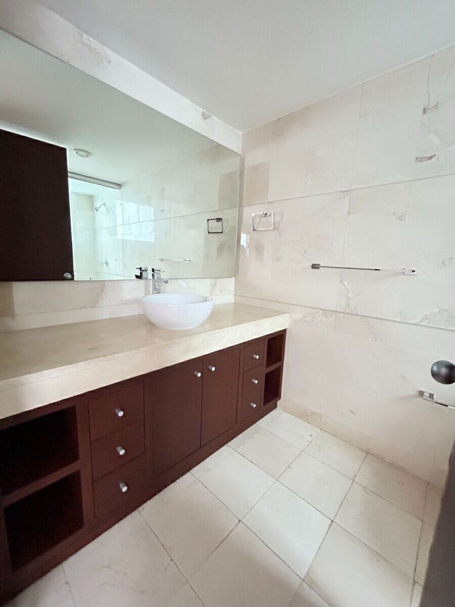 11 de 24: BAÑO COMPLETO SEGUNDA RECAMARA