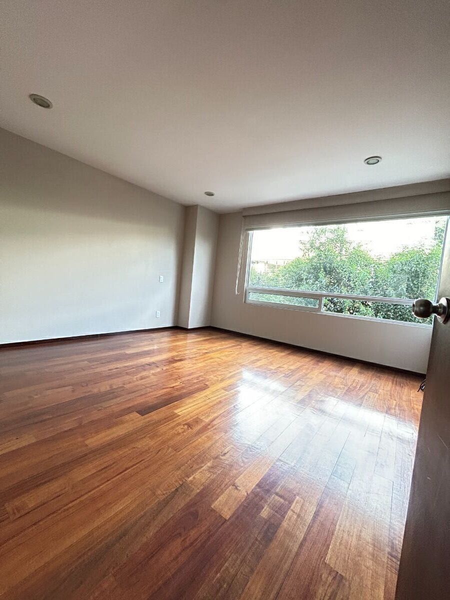 12 de 24: RECAMARA PRINCIPAL CON DOBLE CORTINA