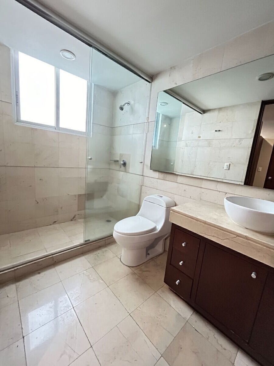 16 de 24: BAÑO RECAMARA PRINCIPAL