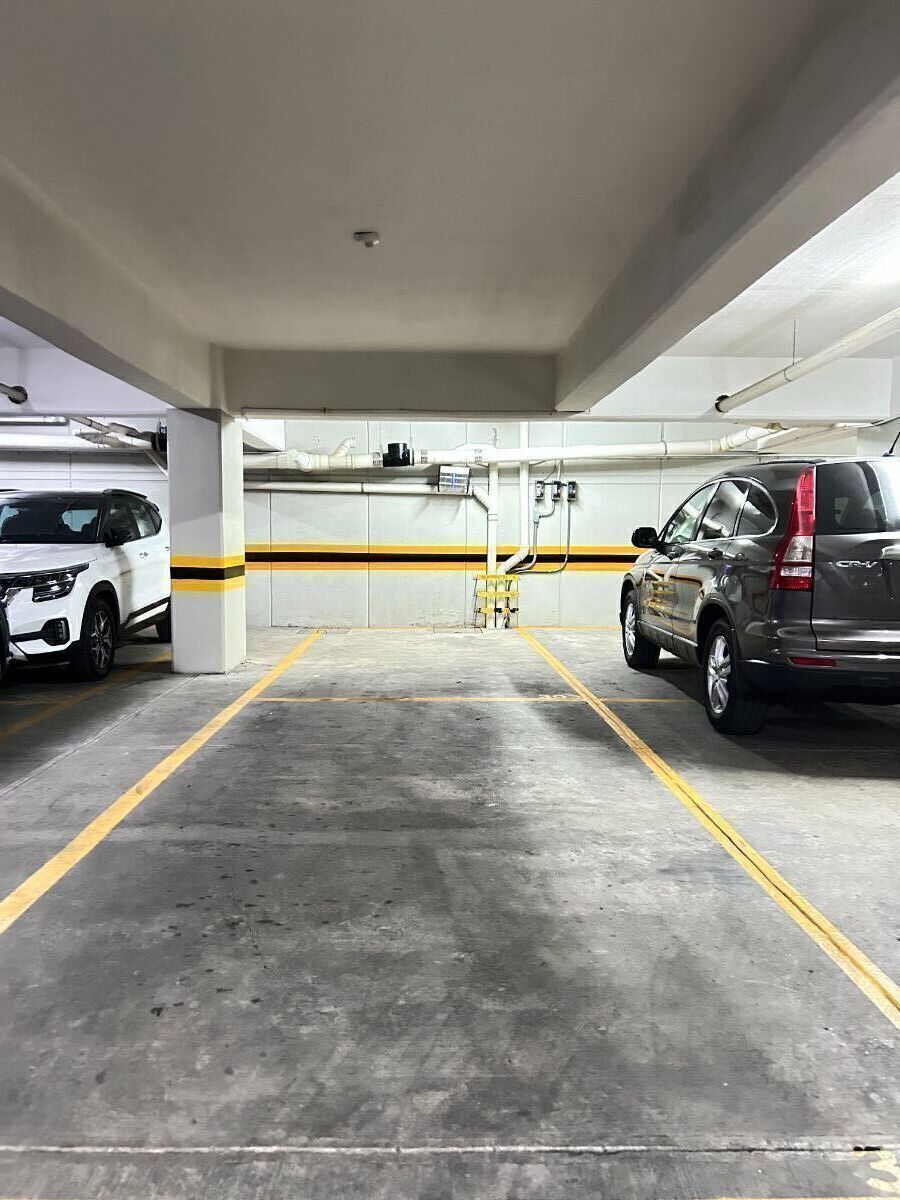 23 de 24: ESTACIONAMIENTOS