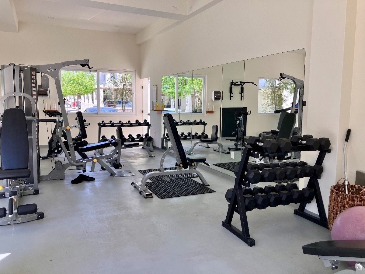 Gimnasio amplio y equipado, foto 8 de 28
