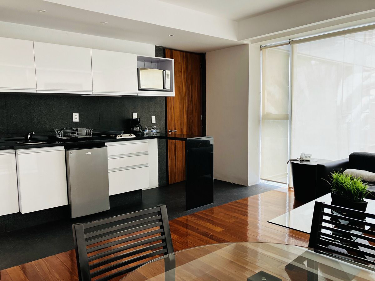 1 de 10: entrada al departamento y cocina