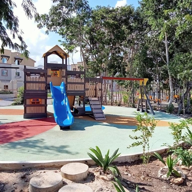 32 de 33: Children playgrounds