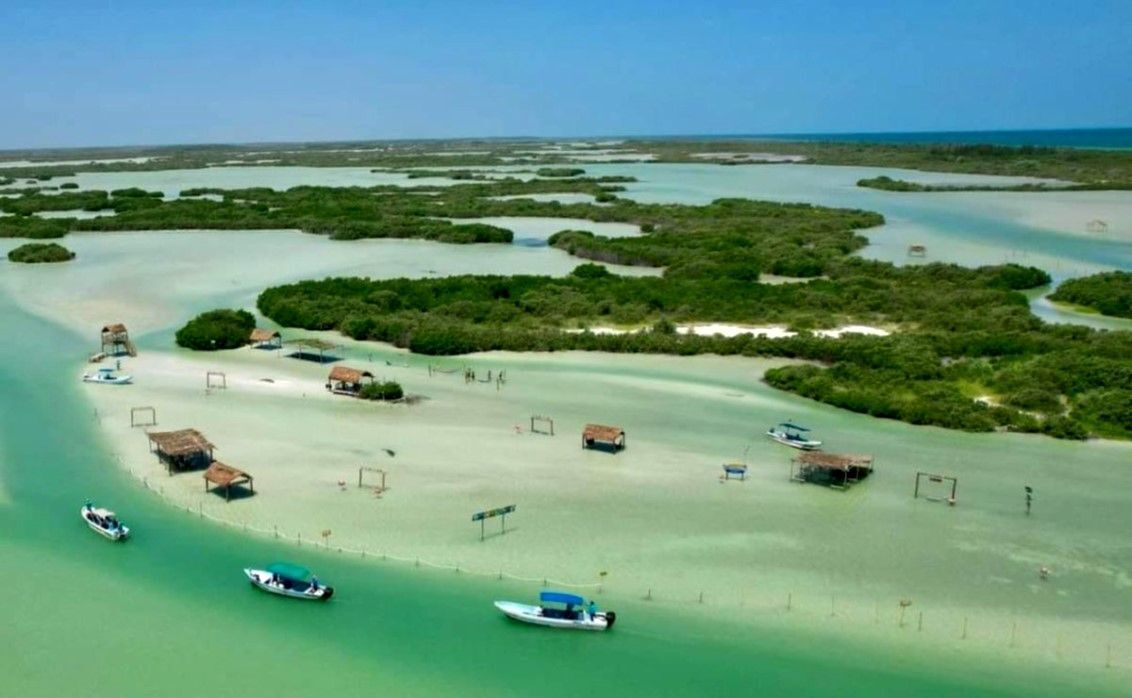 1 de 5: Vista área Isla Columpios en Chuburná Puerto Yucatán
