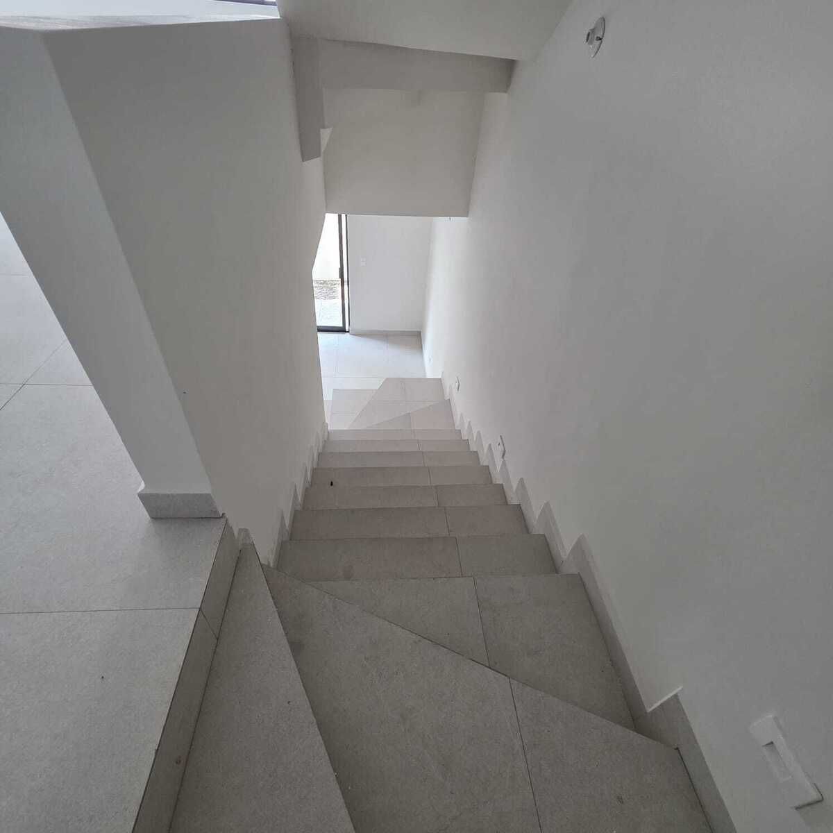 14 de 19: acceso a sotano