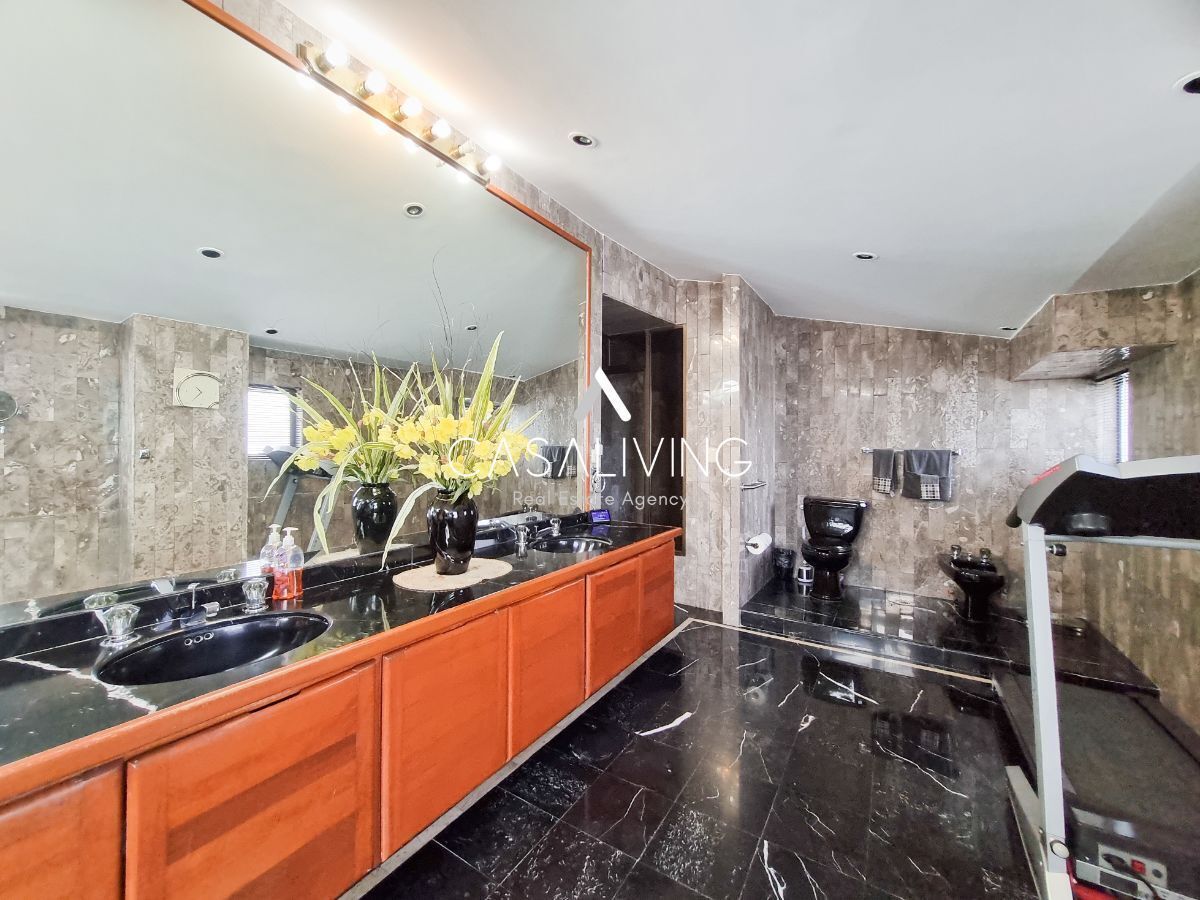 15 de 20: Baño de la recámara principal