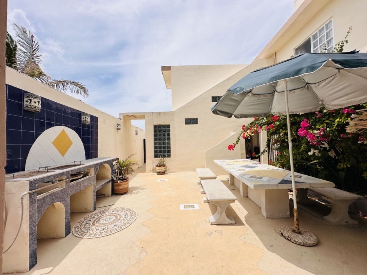 5 of 20: Area de BBQ