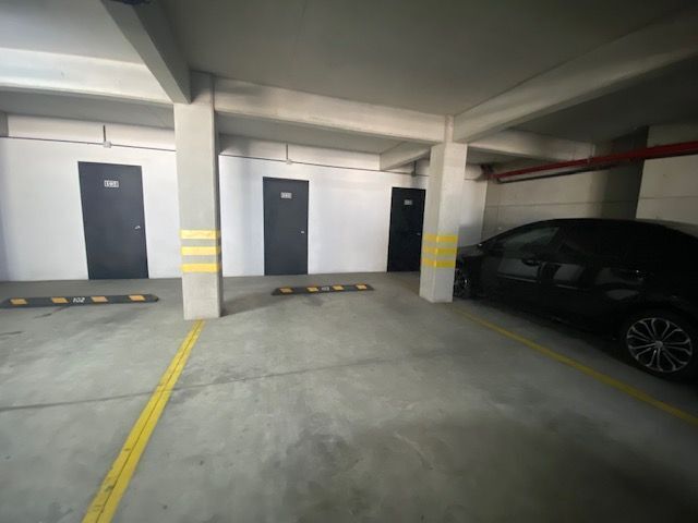 17 de 18: estacionamiento techado