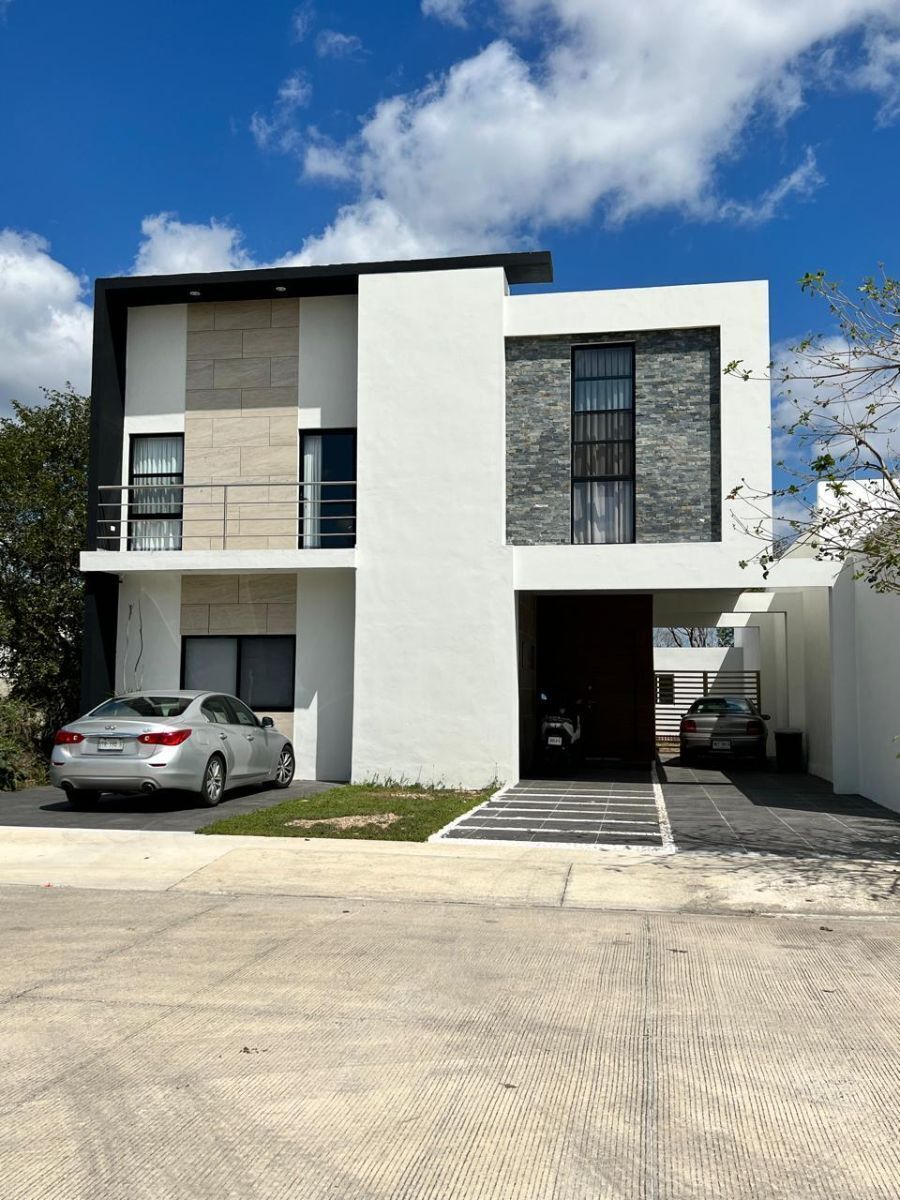 2 de 14: Fachada Principal