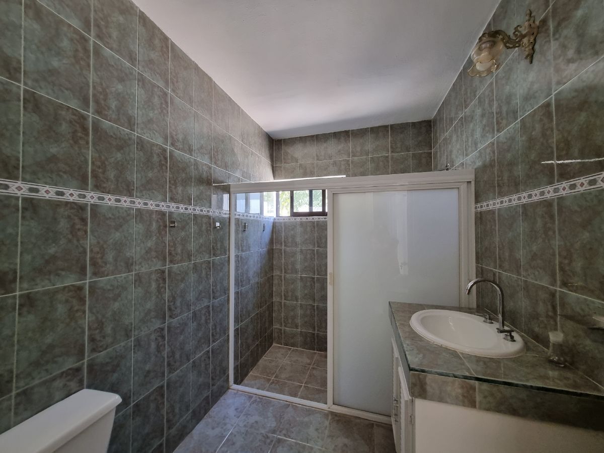 12 de 22: Baño de la habitación  uno