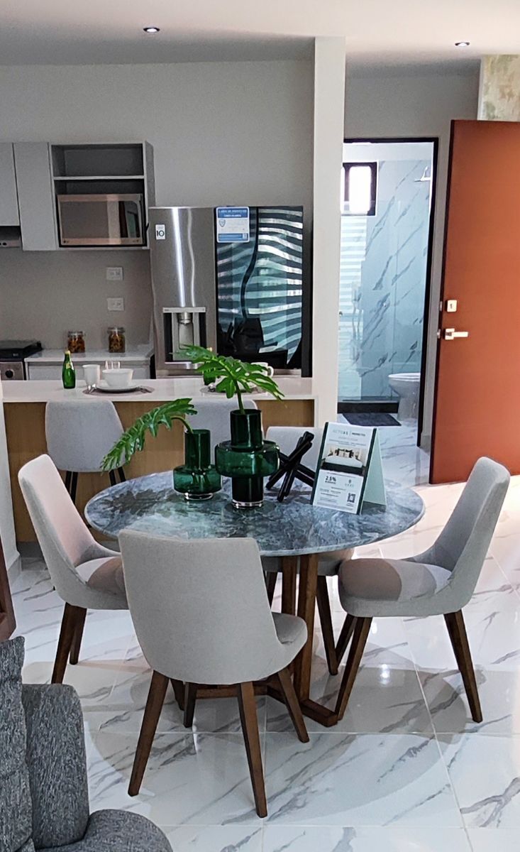 18 de 26: Comedor con muebles (muestra)