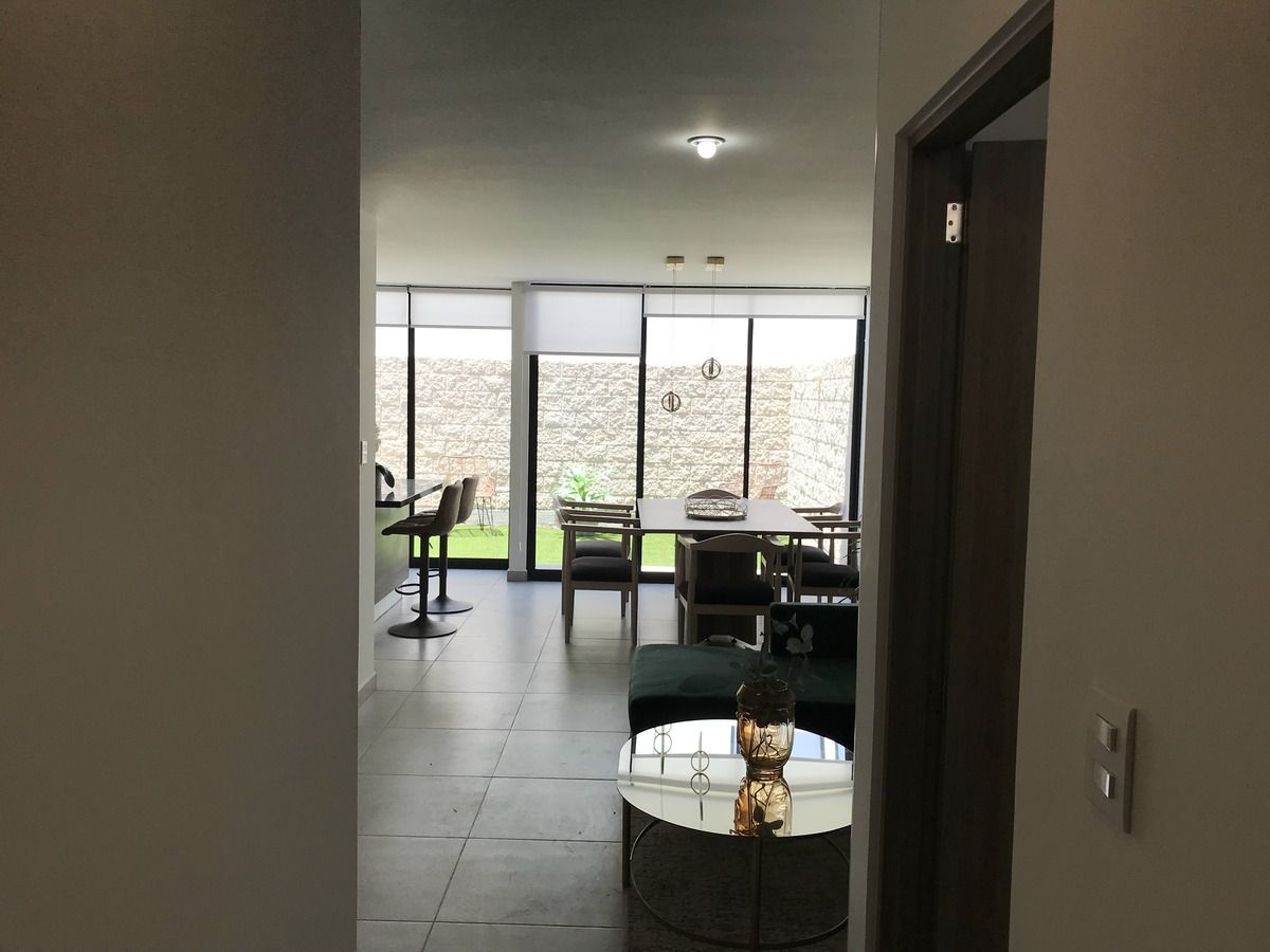 2 de 38: Entrada a la casa