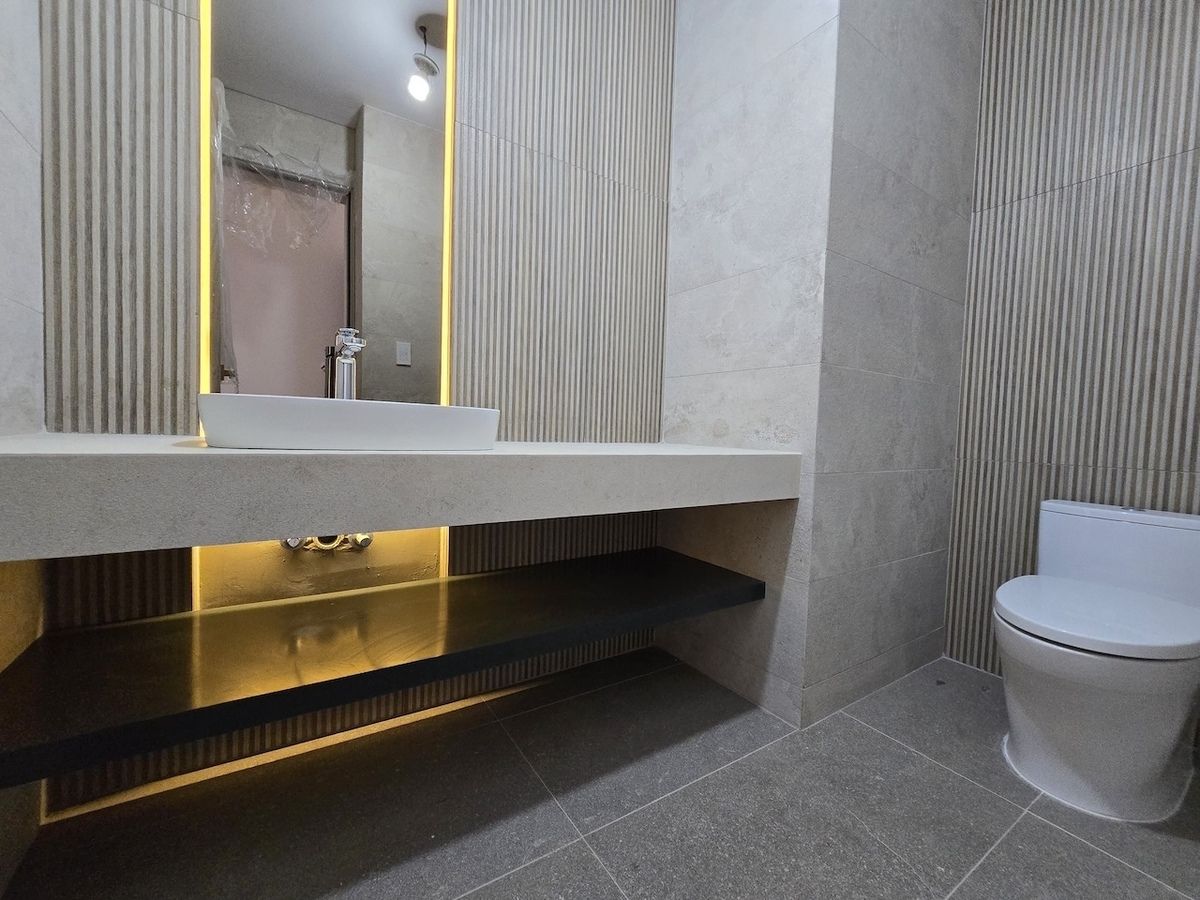 5 de 24: Baño de visita