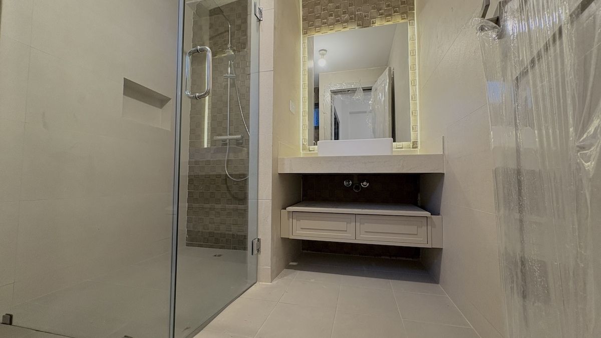 21 de 24: Baño habitación secundaria 1