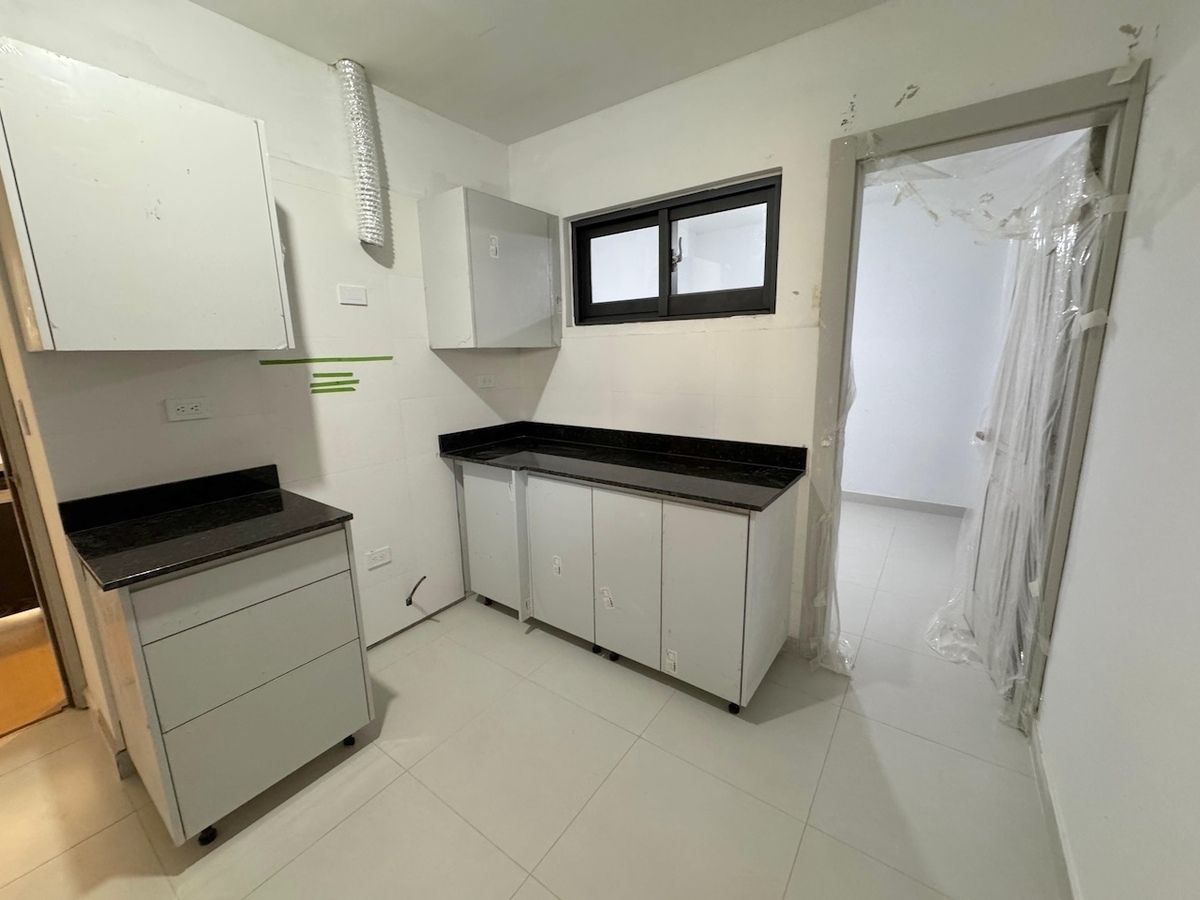 22 de 24: Cocina caliente , cuarto de servicio