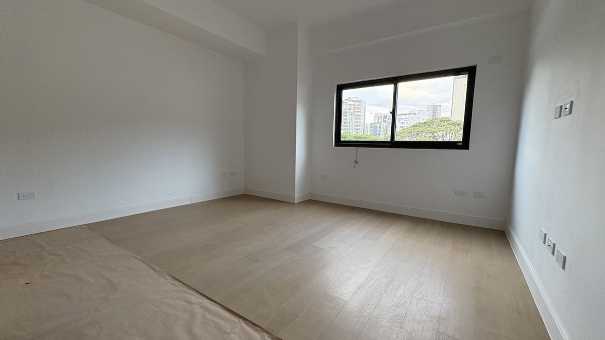 20 de 24: Habitación secundaria 1 con walk-in closet