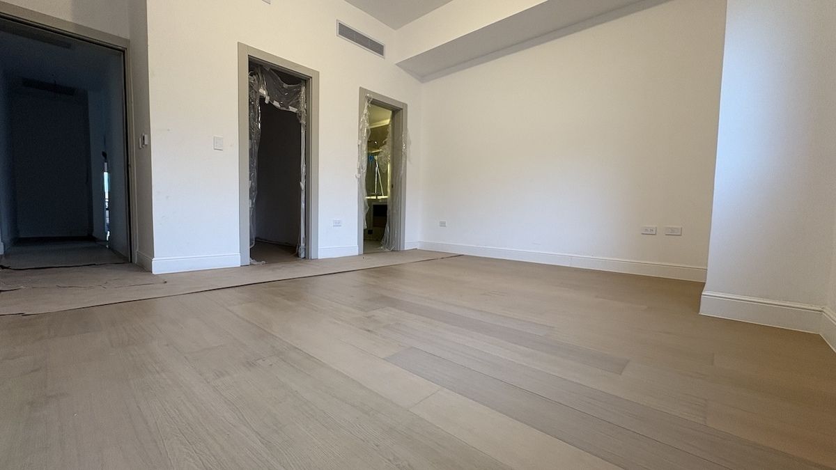 16 de 24: Habitación principal con walk-in closet