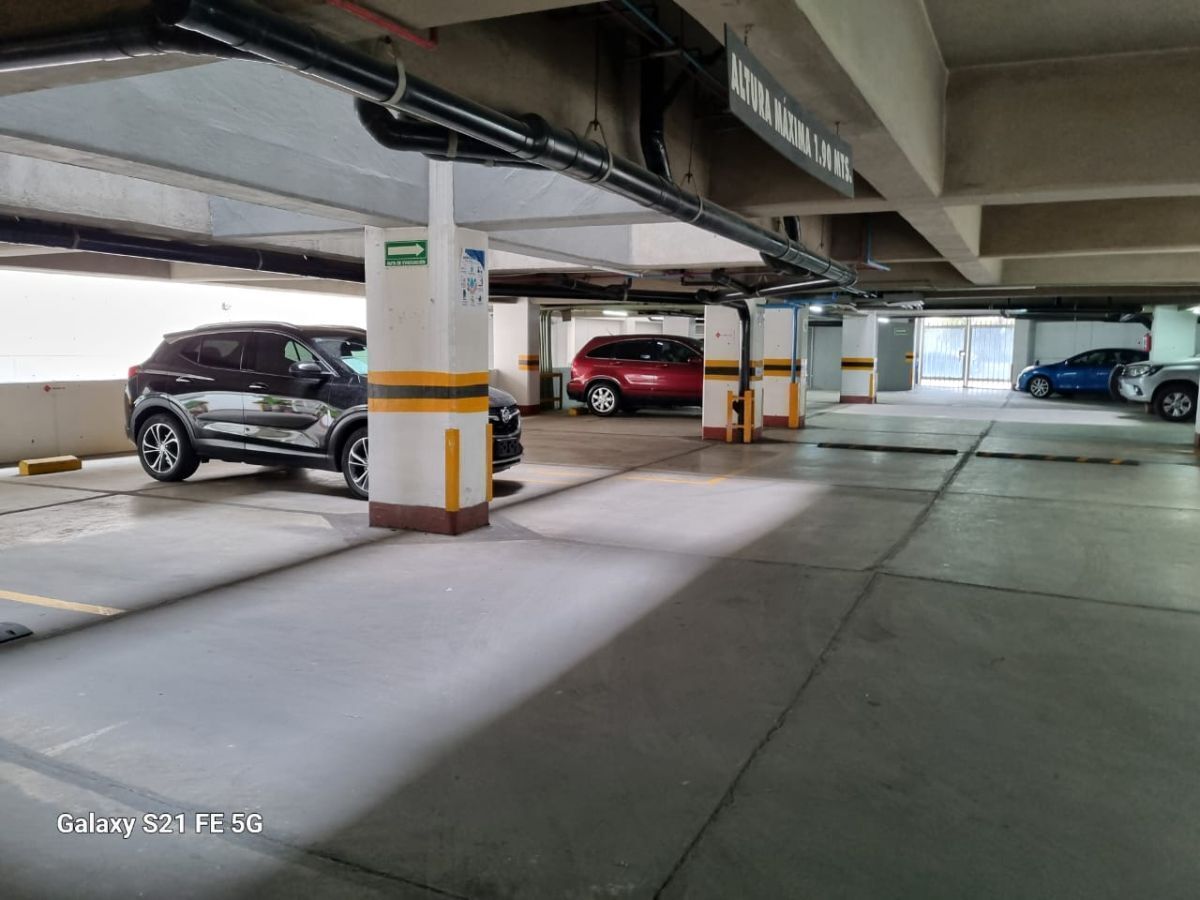 22 de 22: ESTACIONAMIENTO