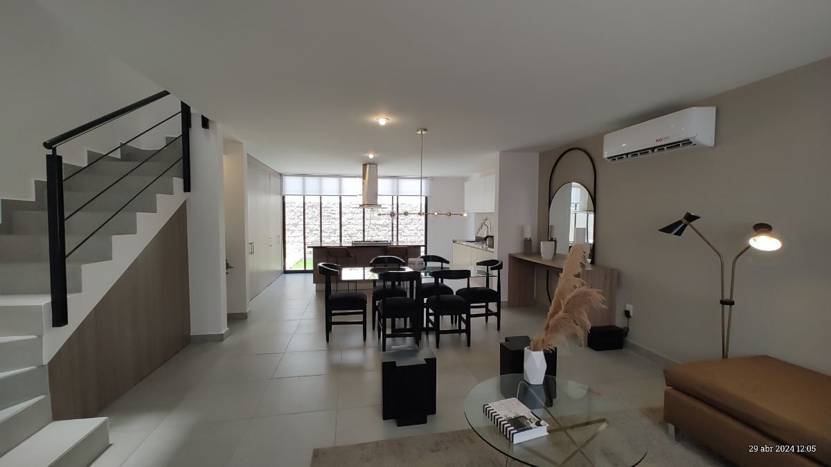 2 de 31: Entrada Casa