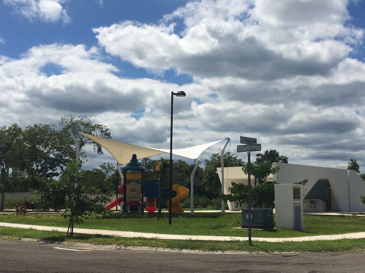 10 de 13: Casa club con alberca