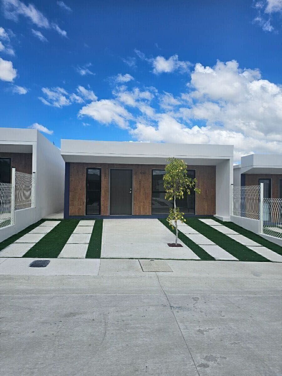 1 of 10: Fachada