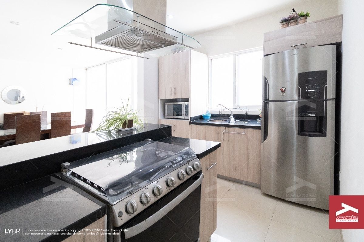 3 of 11: Cocina Equipada