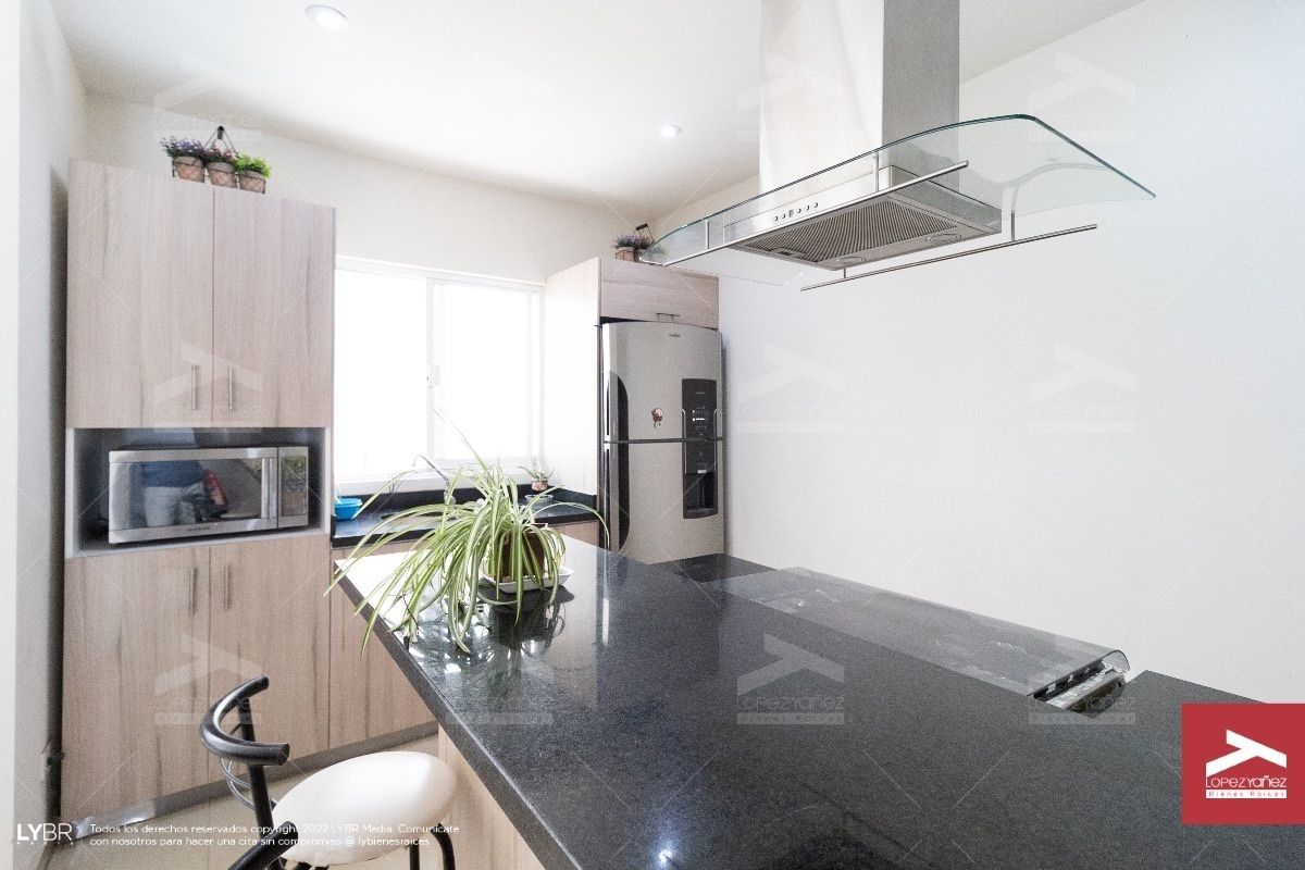 4 of 11: Cocina Equipada