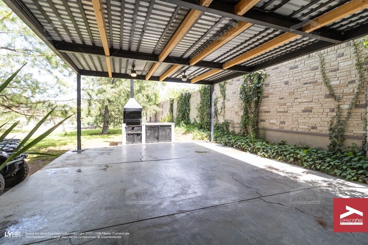 10 of 11: Palapa de uso común